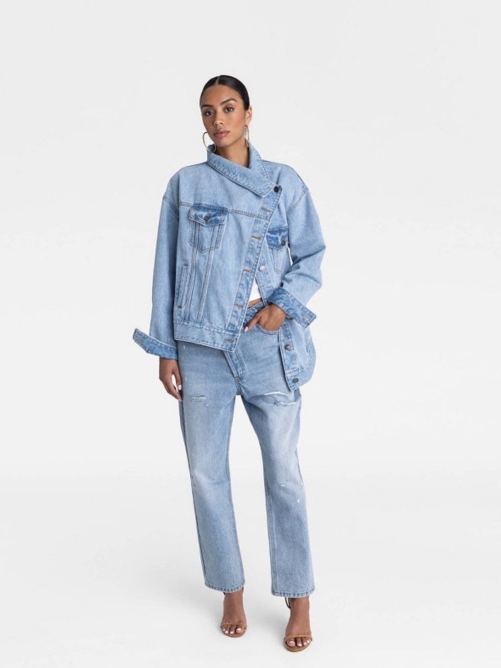 KBB by KAHLANA Women's 'The Denim Jacket' - Light Wash - Picture 3 of 4